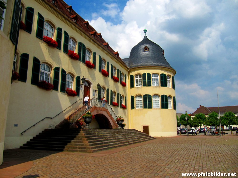 Bad Bergzabern Schloss~002