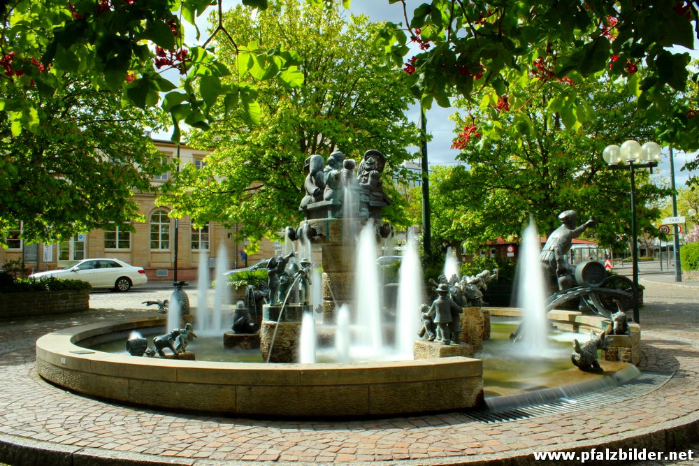 Wurstmarktbrunnen~006