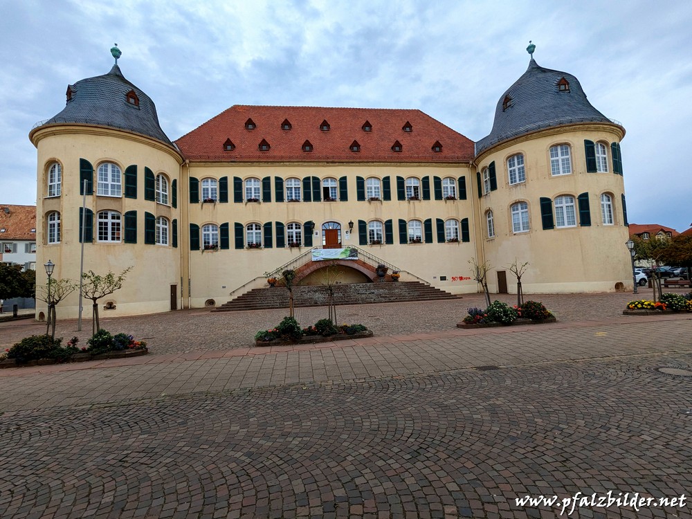 Schloss-Bad-Bergzabern~001